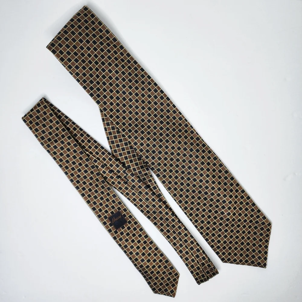 BRIONI Brown Silk Tie.